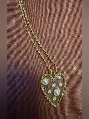 Jennifer Thames-Women’s Gold Heart Pendant Necklace with Pearlescent Accents NWT